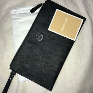 michael kors Jet Set Signature Wristlet